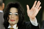 Ма́йкл Джо́зеф Дже́ксон (англ. Michael Joseph Jackson, 29 августа 1958 года — 25 июня 2009 года), часто именуемый Королём поп-музыки, американский музыкант, один из величайших артистов всех времён. Его неповторимый образ: чёрная фетровая шляпа и белая перчатка на правой руке, его уникальный вклад в музыку и танец, вкупе с его крайне публичной личной жизнью, сделали его центральной фигурой поп-культуры на четыре десятилетия.