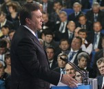 Виктор Янукович является фаворитом «Единой России» на украинской президентской гонке. Об этом от лица партии заявил Константин Затулин. Политологи считают, что ни пользы, ни вреда Януковичу поддержка «единороссов» не принесет.