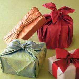 Подарок - предмет, передаваемый в дар, связанный с обычаем дарить. Передача подарка может рассматриваться: - как добровольный поступок, выражающий позитивную оценку человека, которому предназначен подарок